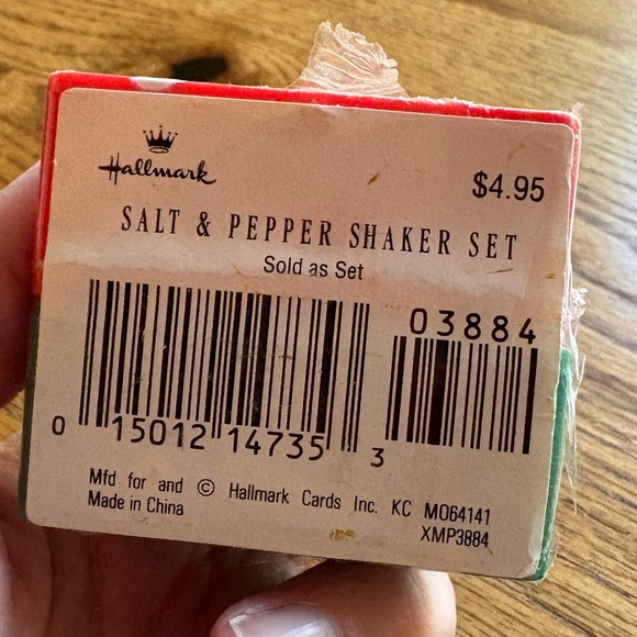 NIP Vintage Hallmark Red and Green polkadot Salt and Pepper shakers. - Picture 8 of 8